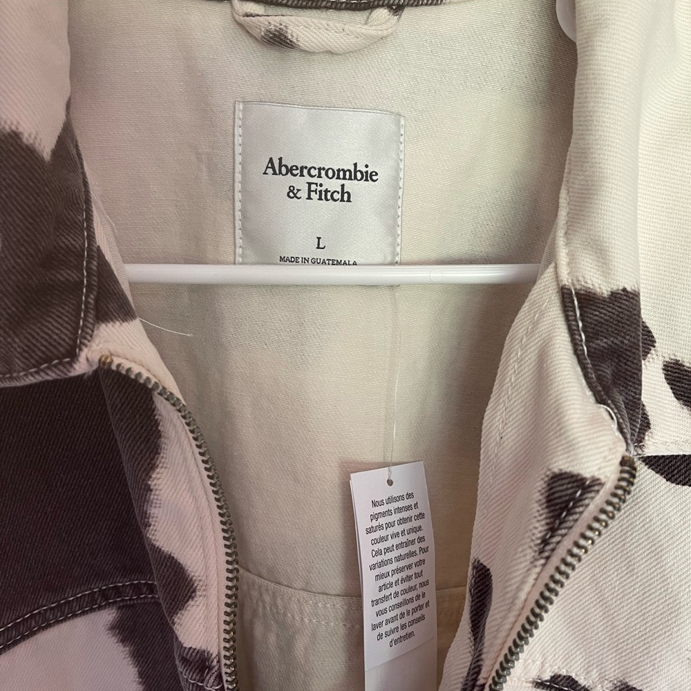 Abercrombie & Fitch Women's Black and Cream cow print Jean Jacket